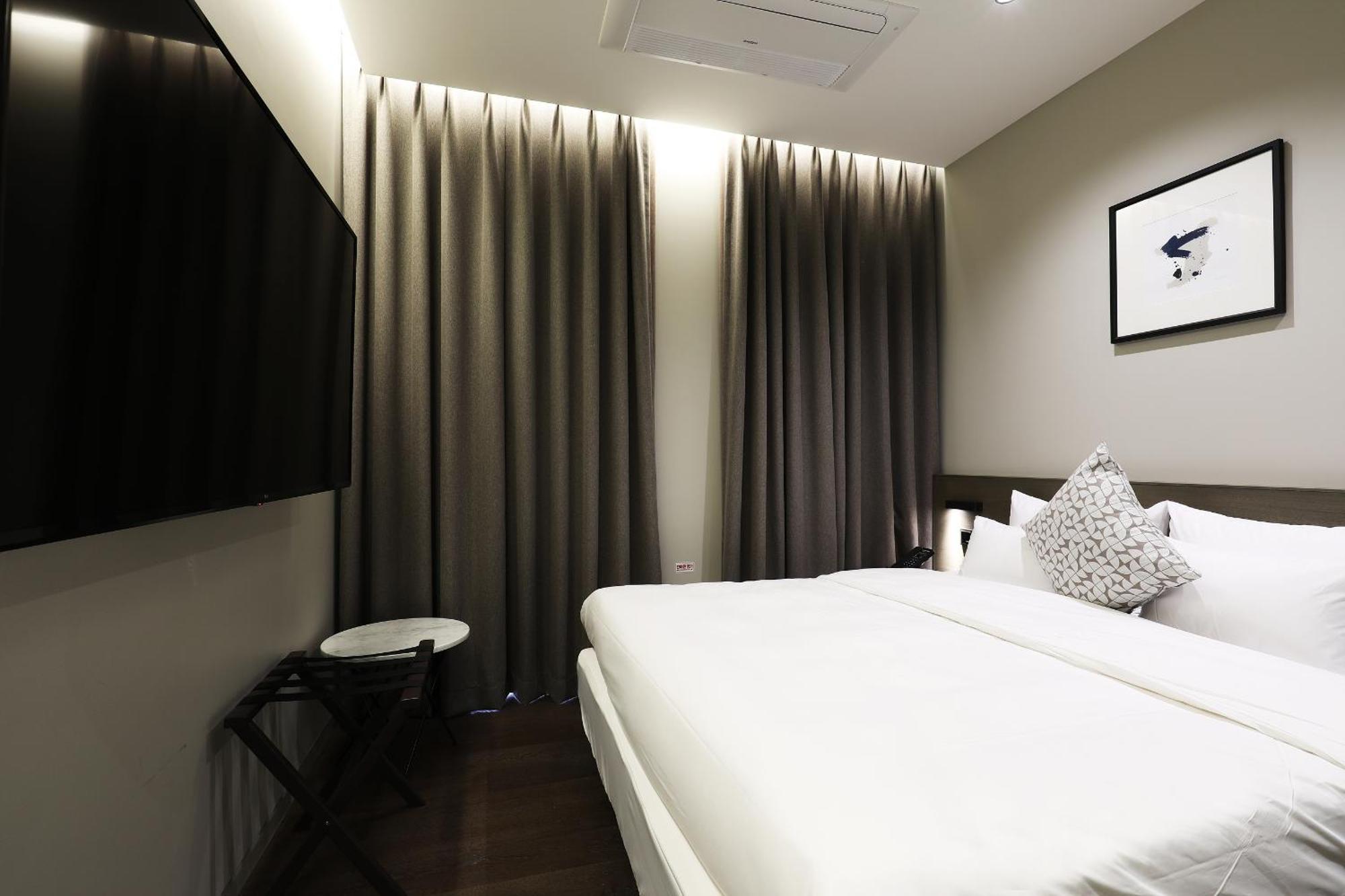 Pangyo Business & Tourist Hotel Kynd Seongnam Ruang foto